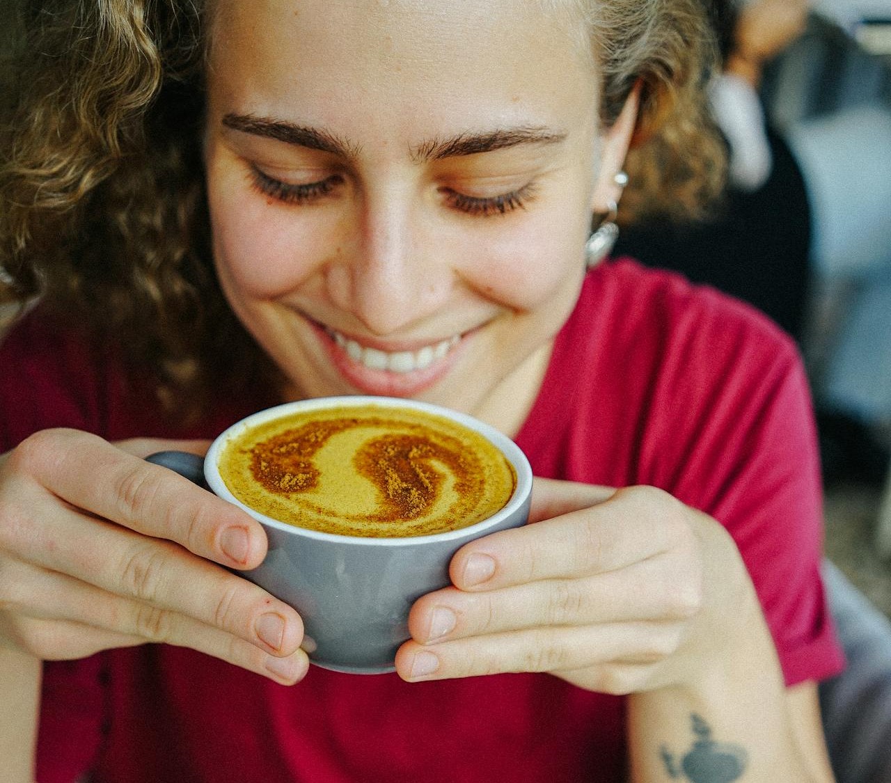 La cúrcuma, una especie muy beneficiosa pero que puede opacar la sonrisa