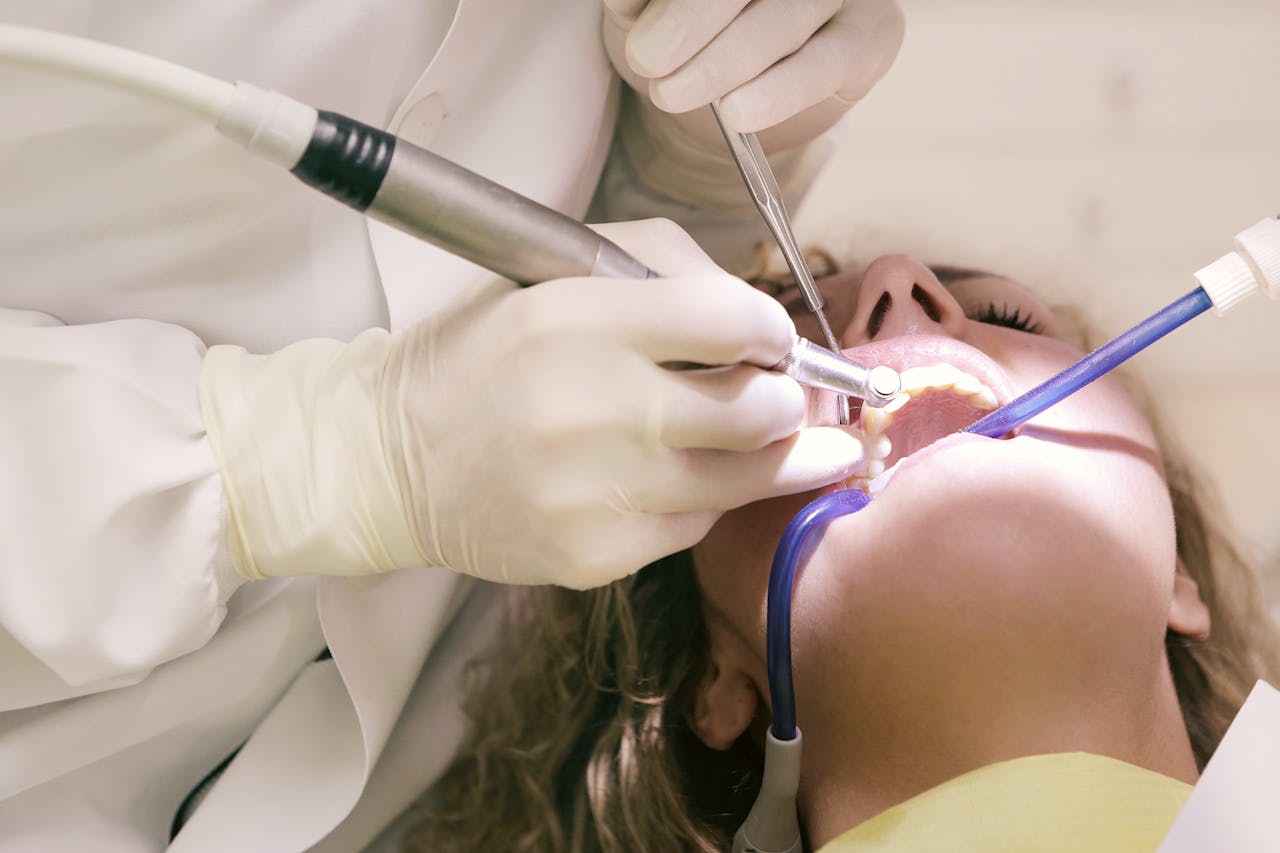 Por qué un diente puede oscurecerse tras una endodoncia