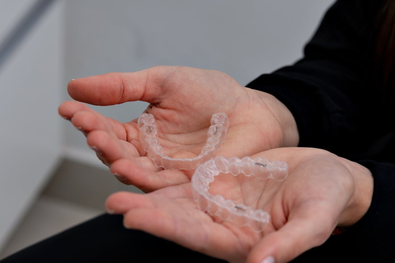 Aprenda a cuidar su alineador dental invisible