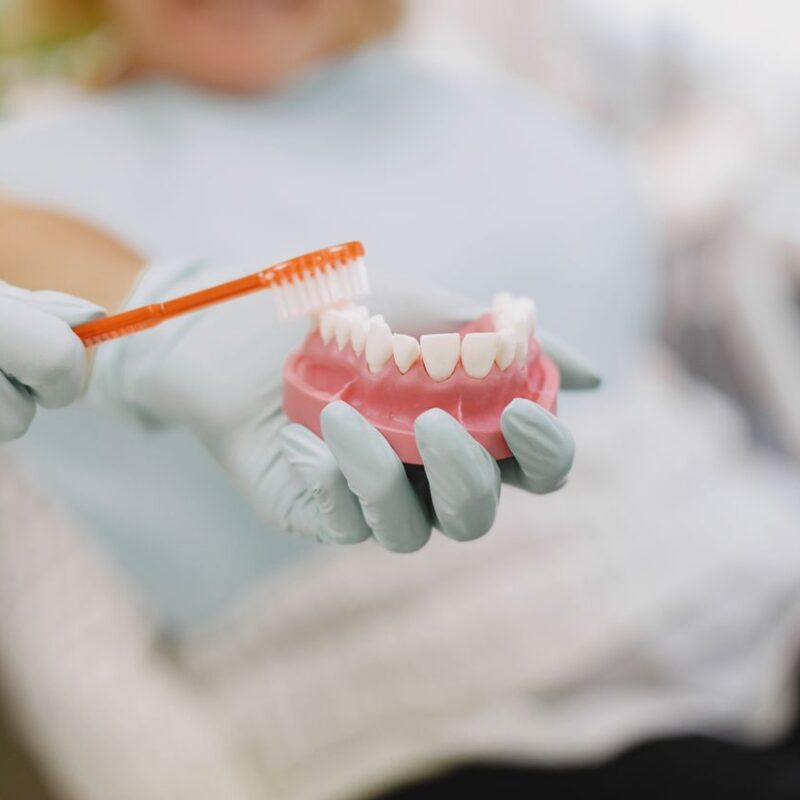 Higiene carillas dentales | Clínica Dental Valencia Marien Morata