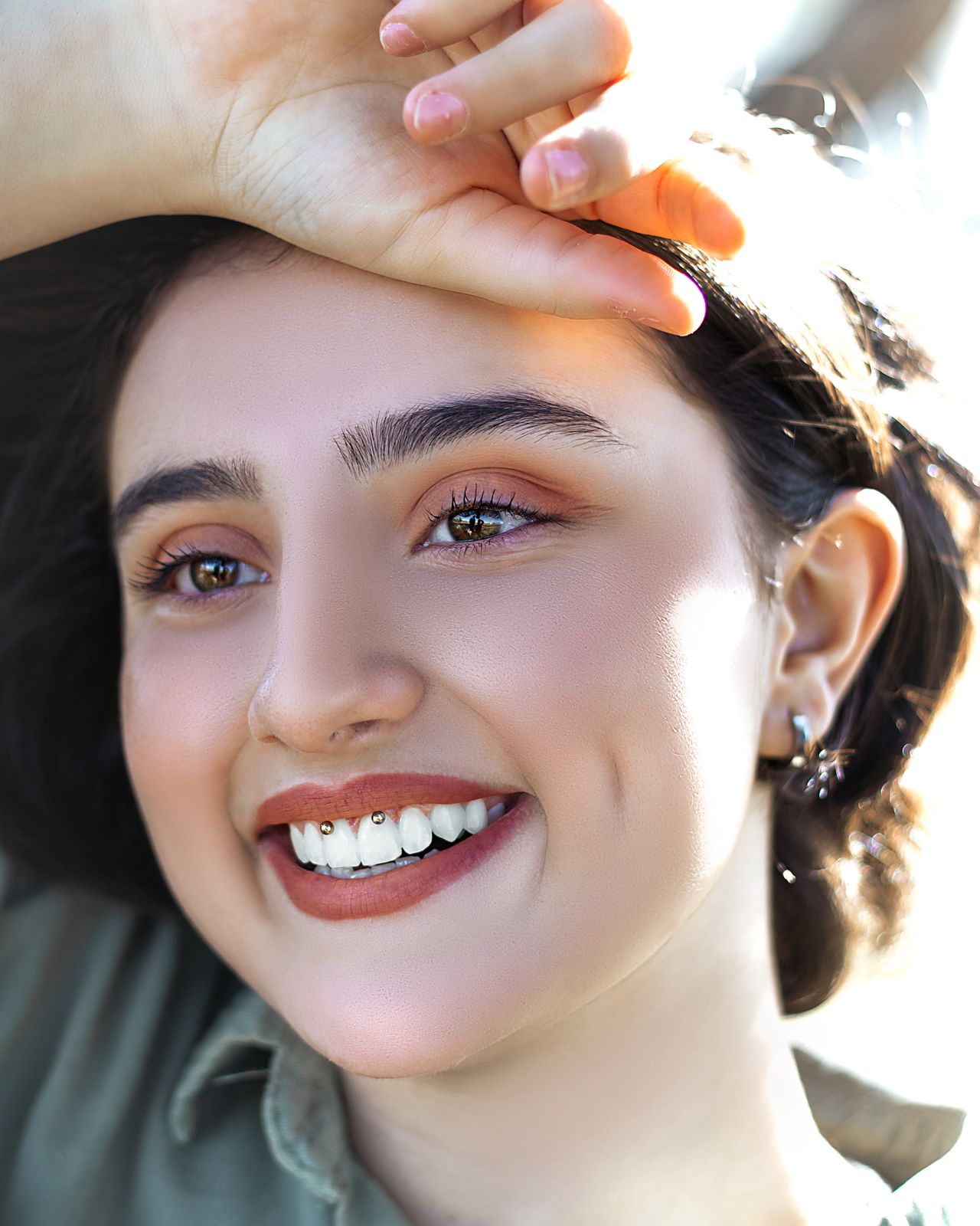 Los peligros de colocarse joyas o adornos en los dientes