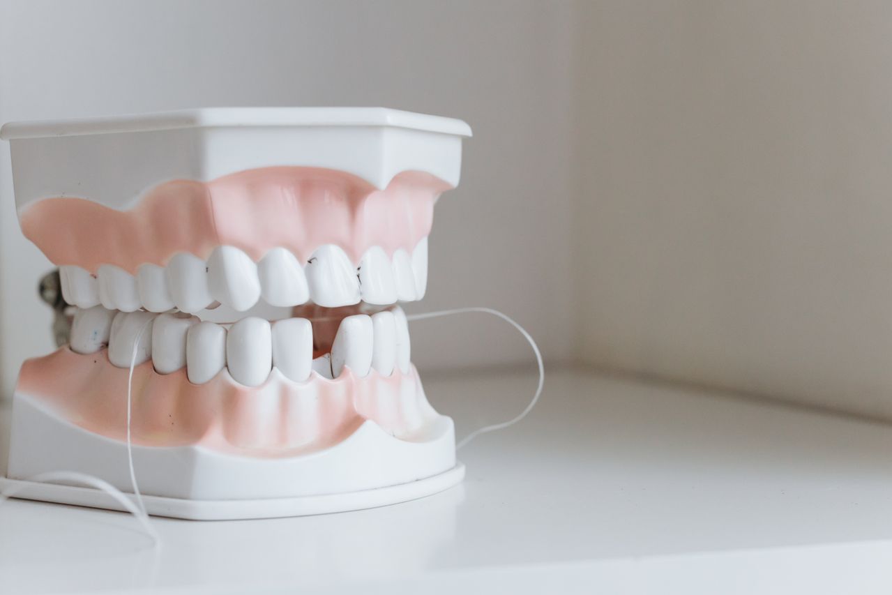 7 pasos para una técnica infalible en el uso del hilo dental