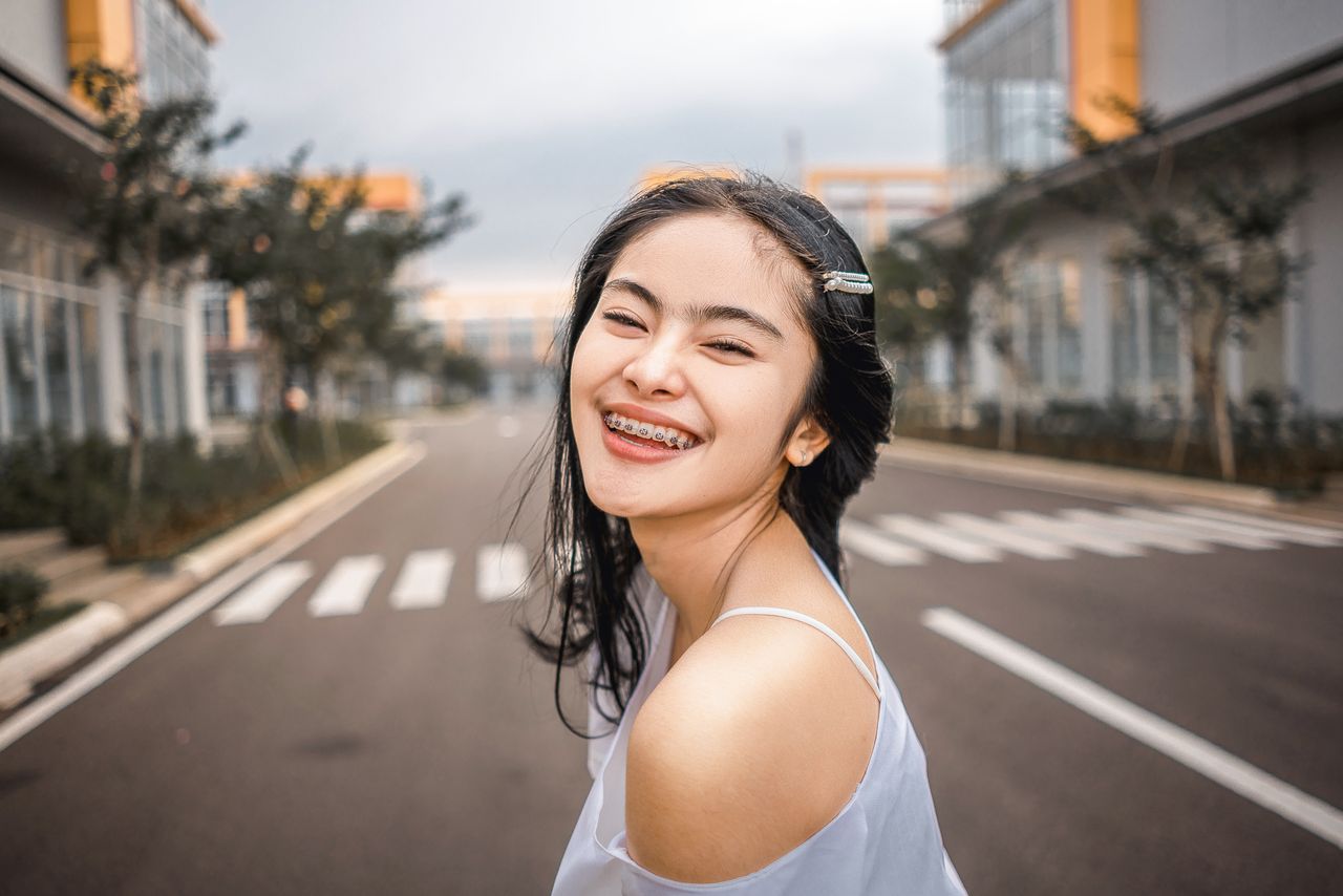 Tips para cuidar los labios cuando se usan brackets tradicionales