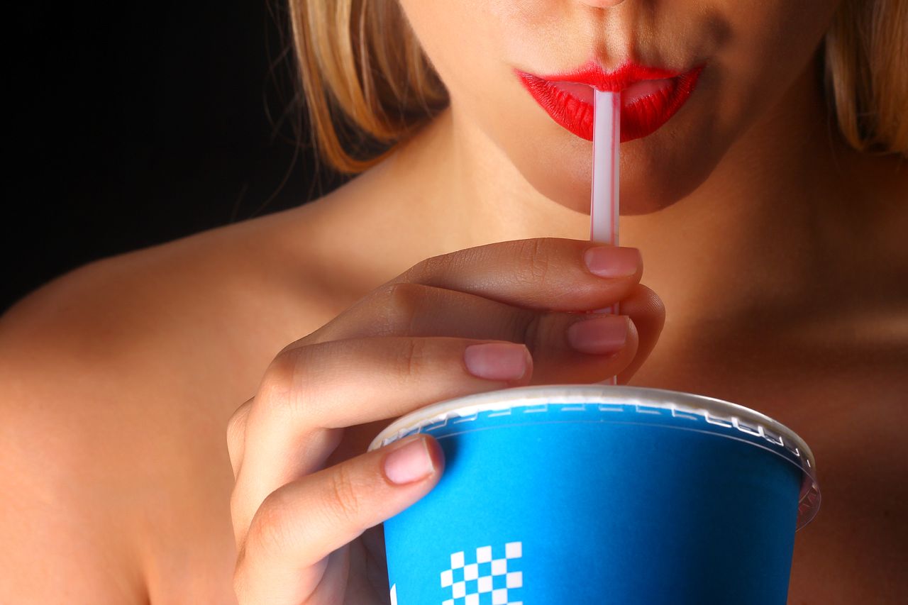 Las bebidas gaseosas sin azúcar también son perjudiciales para los dientes