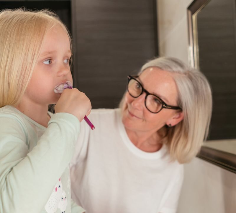 Infancia, vejez y salud bucodental | Clínica Dental Marien Morata